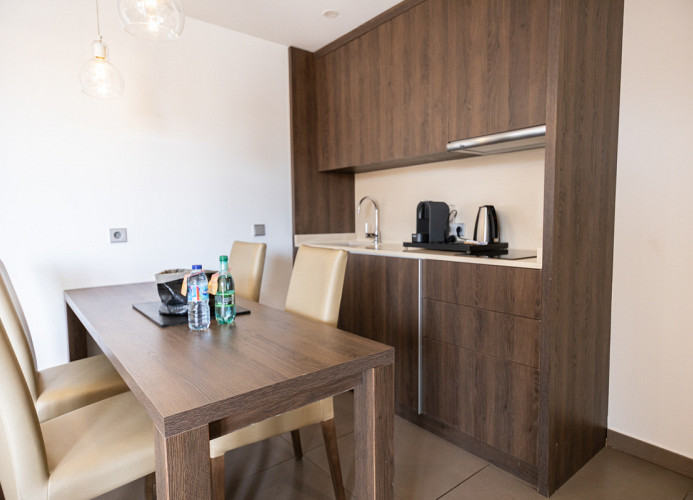 Paradise Apartment Suite